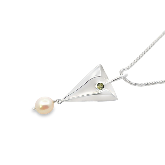 Silver Peridot and Pearl Folded Necklace.