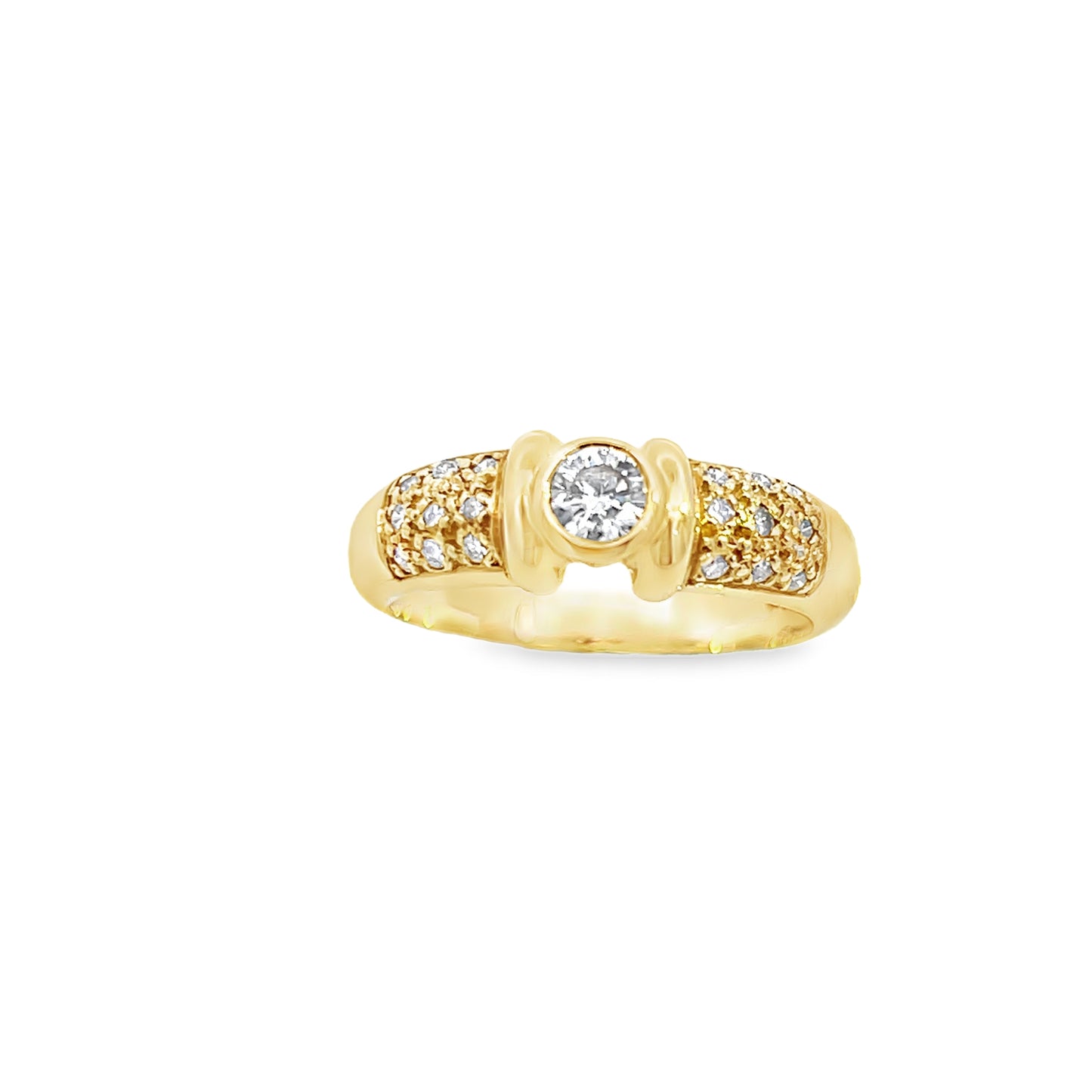18ct Elegant Gold Ring with Diamonds