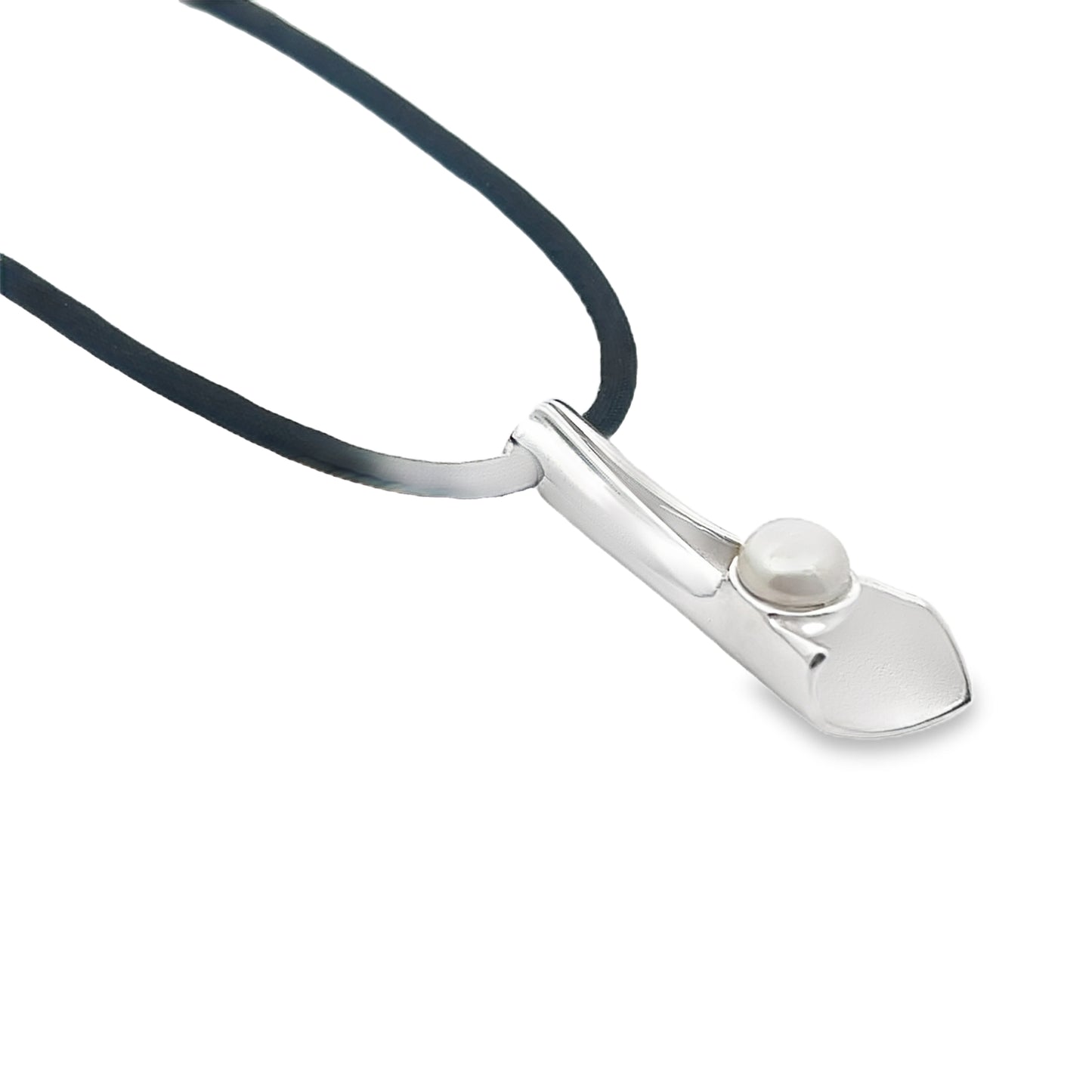 Silver Pearl Necklace.