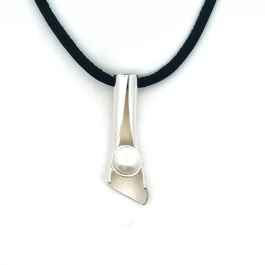 Silver Pearl Necklace.