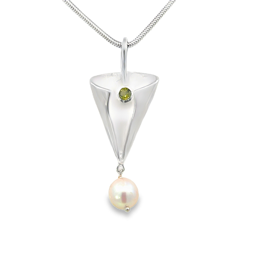 Silver Peridot and Pearl Folded Necklace.