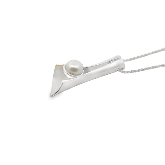 Silver Pearl Necklace.