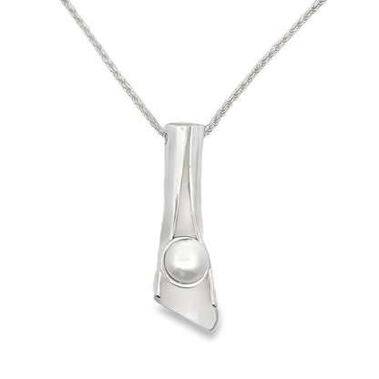 Silver Pearl Necklace.