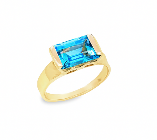 9ct Blue Topaz Ring